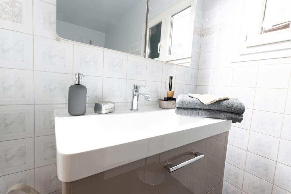 Cocooning Au Coeur De La Cite Imperiale Apartment อฌักซิโอ้ ภายนอก รูปภาพ